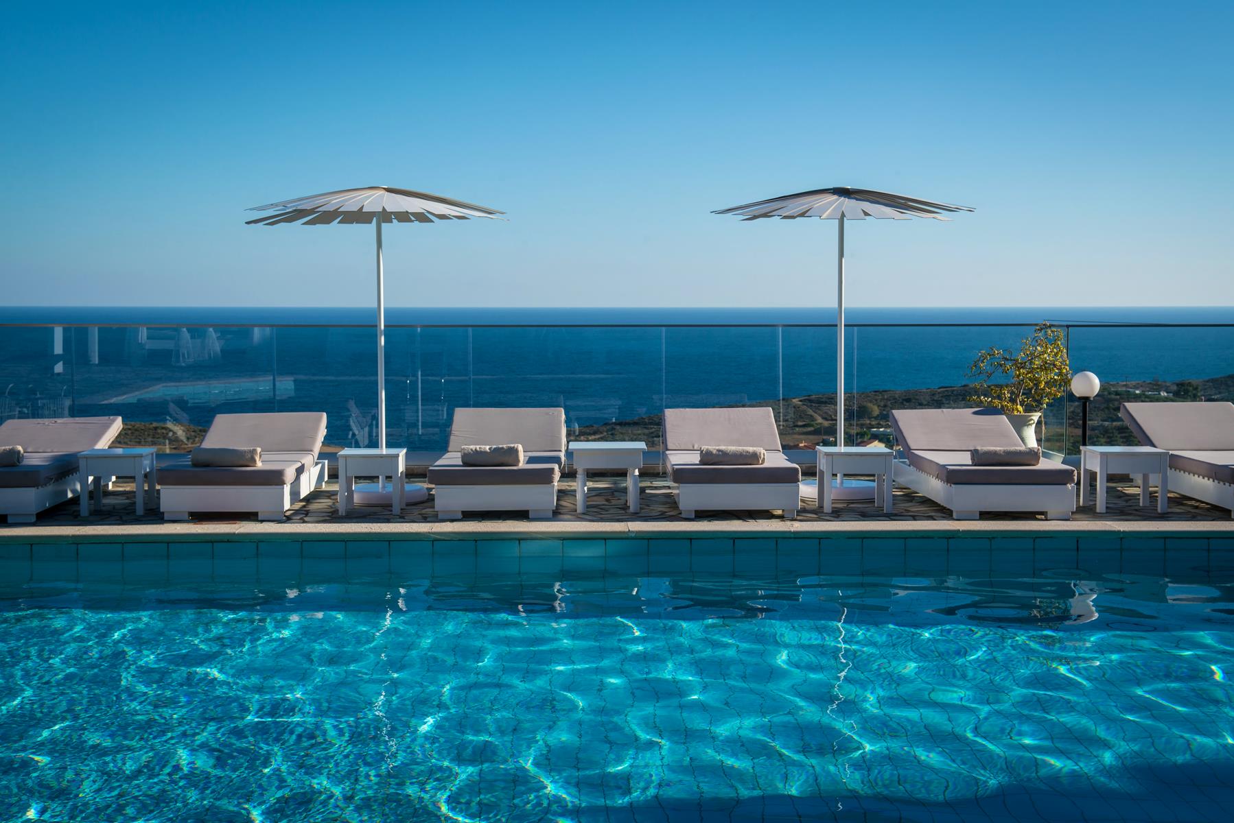 Happy Cretan suites pool4