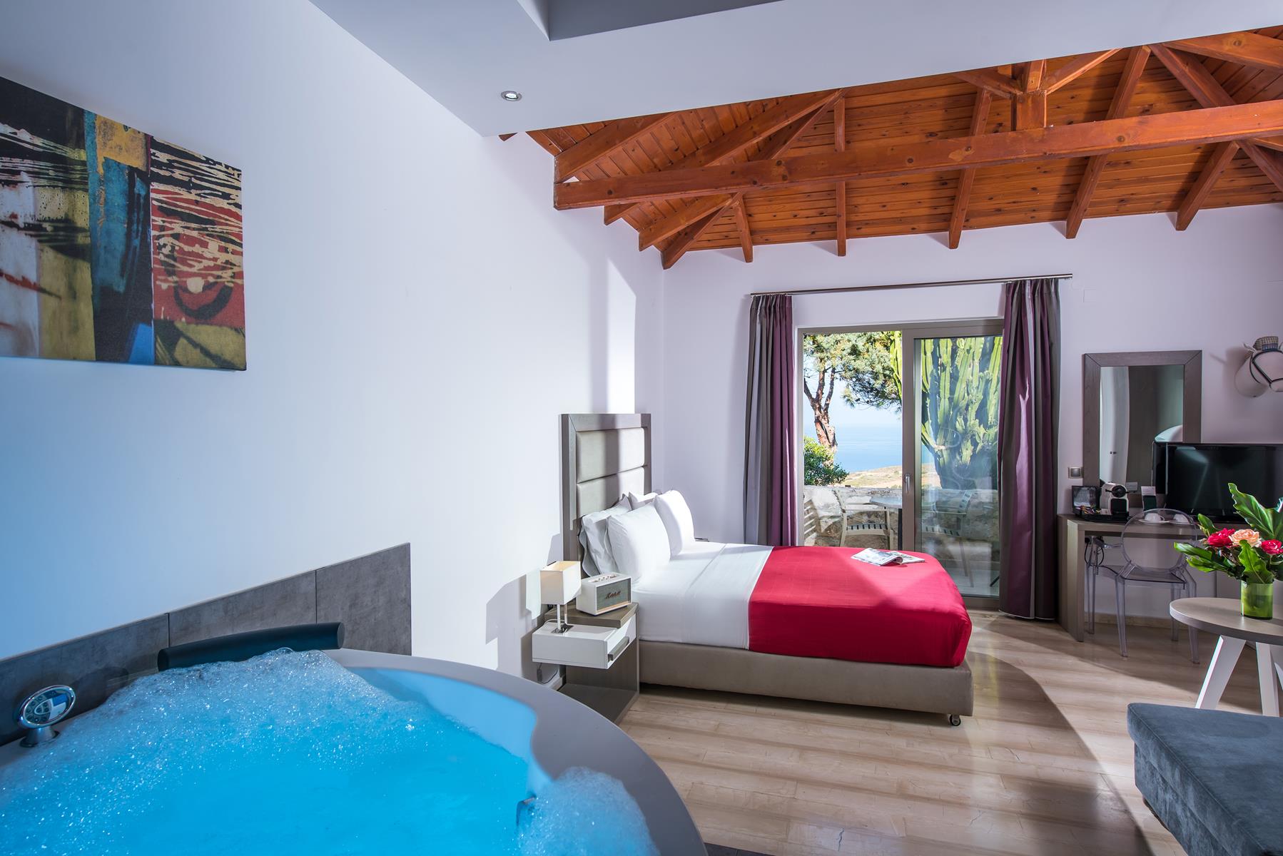Happy Cretan Suites Deluxe suites with spa bath sea view